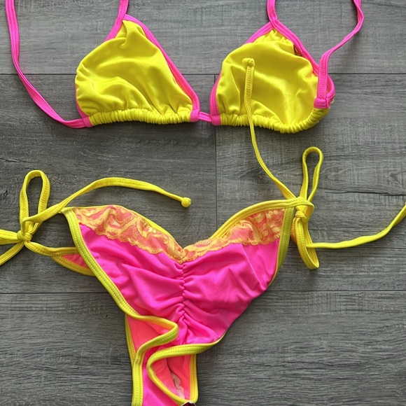 Bikinis - Picture 6 of 8